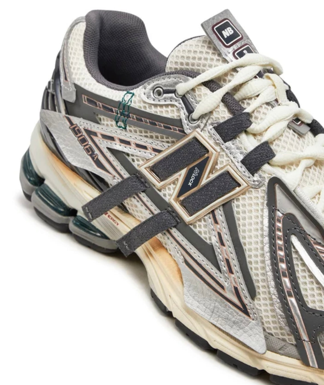 New Balance 1906R “ Metallic Silver “